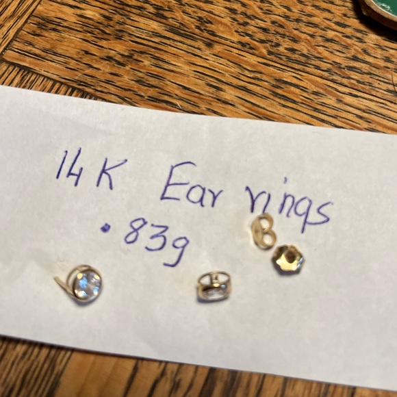 Elegant 14k Gold earrings. - Picture 4 of 4